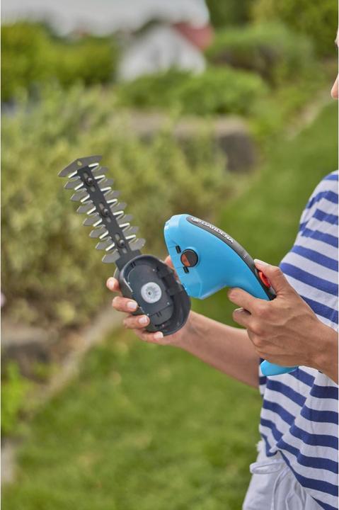 Produktbild Gardena Set Akku-Gras- und Strauchschere ClassicCut Li (Akkuheckenschere)