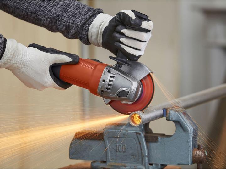 Image du produit Black & Decker Meuleuse d'angle BEG110 avec poignée supplémentaire (115 mm)