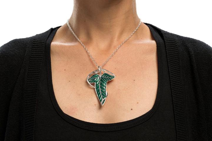Image du produit Weta Workshop Le Seigneur des Anneaux réplique 1/1 broche & collier argent feuille de la Lórien