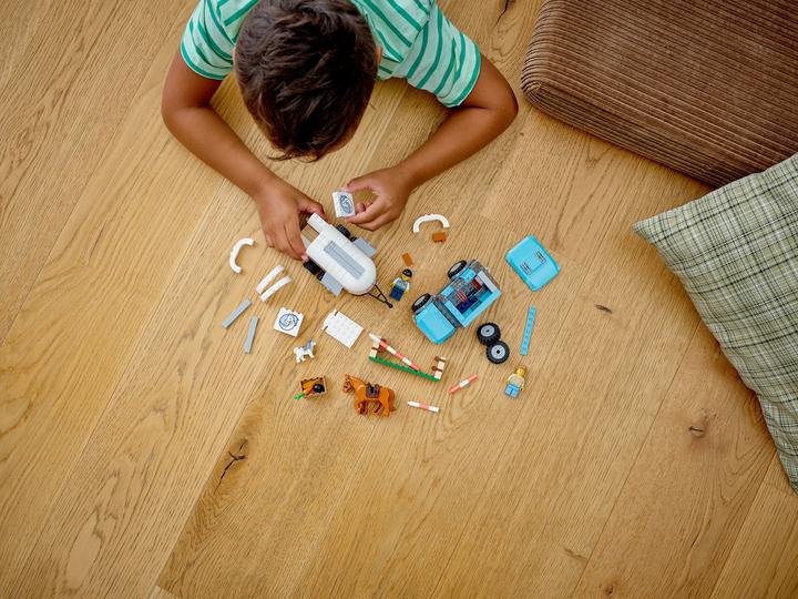 Produktbild LEGO SUV mit Pferdeanhänger (60327, LEGO City)