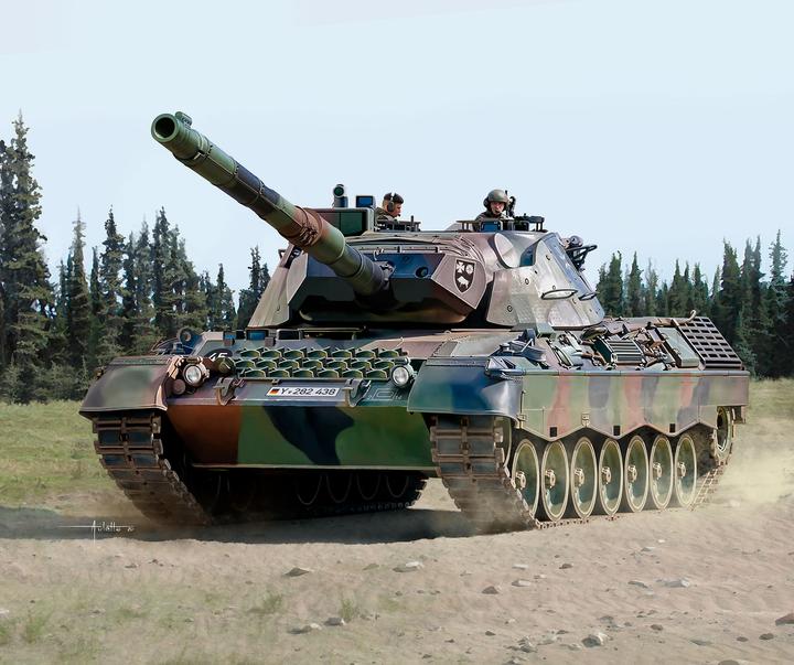 Actual product image Revell Leopard 1A5