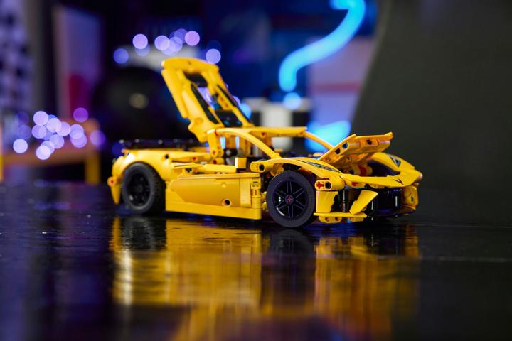Produktbild LEGO Chevrolet Corvette Stingray (42205, LEGO Technic)