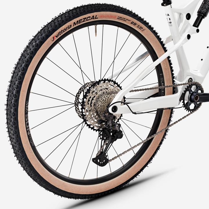 Image du produit Rockrider VTT XC cadre carbone tout suspendu Race 900 S blanc (28.10 cm)