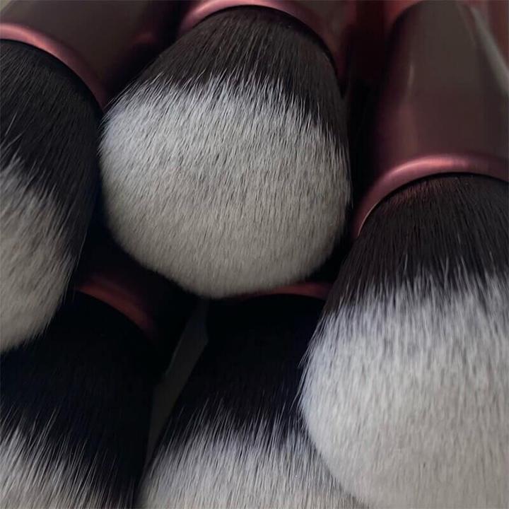 Produktbild IDUN Minerals Pro Soft Kabuki Brush - 1 Stück (Foundation)