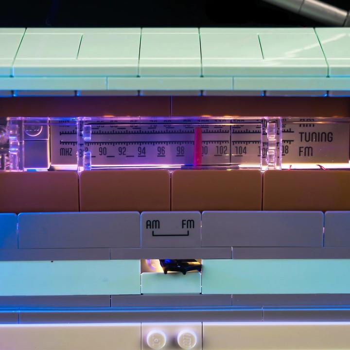 Image du produit BrickBling Kit d'éclairage LED pour LEGO - Radio rétro (10334)