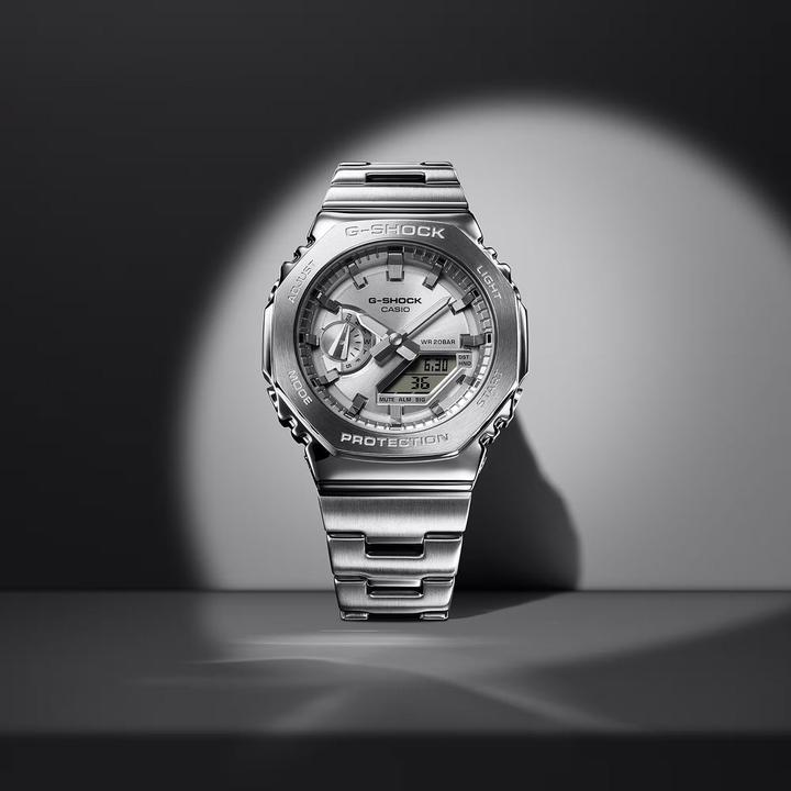 Actual product image G-Shock GM-2110D-7A (Analogue wristwatch, 44 mm)