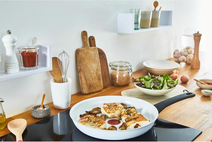 Actual product image Tefal Ceramic Control (24 cm, Frying pan, Aluminium)