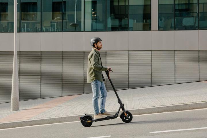 Produktbild Segway-Ninebot F2 PRO E (25 km/h, 55 km, 450 W)