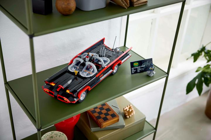 Immagine prodotto LEGO Batmobile (76328, LEGO DC, Set LEGO rari)