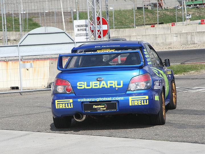 Produktbild Smartbox 2 Runden im Subaru Rally auf der Rennstrecke von Ottobiano (1 Pers.)