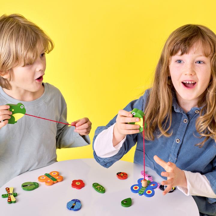 Produktbild Kikkerland Catch a Bug Wooden Fishing Game (Französisch, Deutsch, Portugiesisch, Spanisch, Niederländisch, Italienisch, Isländisch, Englisch)