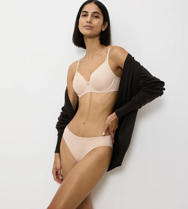 Image du produit Triumph Essentiels pour le maquillage du corps WP (80 B, Une unité par pack)