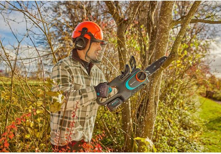 Actual product image Gardena Cordless chainsaw PowerSaw 250/18V P4A Ready-T-U Set (Battery chain saw)