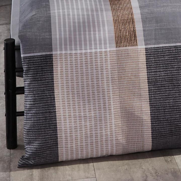 Actual product image Kaeppel Mako-Satin Bettwäsche Holiday schwarz (Bedding set, 160x210 cm + 65x100 cm)