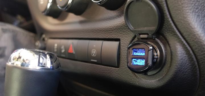 Image du produit Scosche reVOLT 12W + 12W Chargeur voiture double USB 12W, iPad