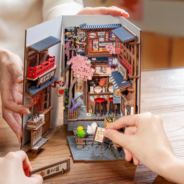 Image du produit Robotime Bausatz Sakura's Weinstrasse, Modell Art: Book Nook