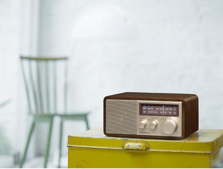 Produktbild Sangean Genuine 110 Plus WR11BT holz tragares Retro-Tischradio mit Bluetooth & USB-Ladefunktion (FM, MW, AM, NFC, Bluetooth)