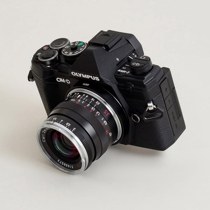Produktbild Urth Lens Mount Adapter: Compatible with Leica M Lens to Micro Four Thirds (M4/3) Camera Body
