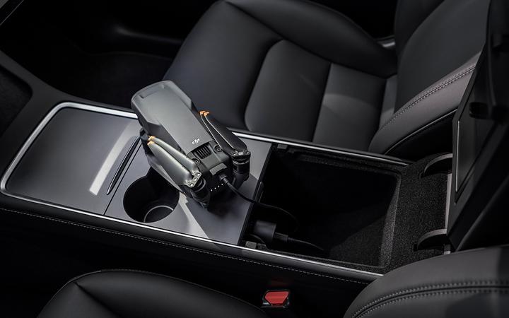 Produktbild DJI Autoladegerät (Drohnen Ladegerät, DJI Mavic 3, DJI Mavic 3 Pro, DJI Avata, DJI Mavic 3 Cine, DJI Mavic 3 Classic, DJI Mavic 3 Pro Cine, DJI Air 3)