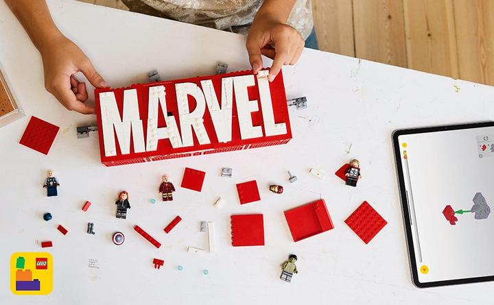 Produktbild LEGO Logo & Minifiguren (76313, LEGO Marvel)