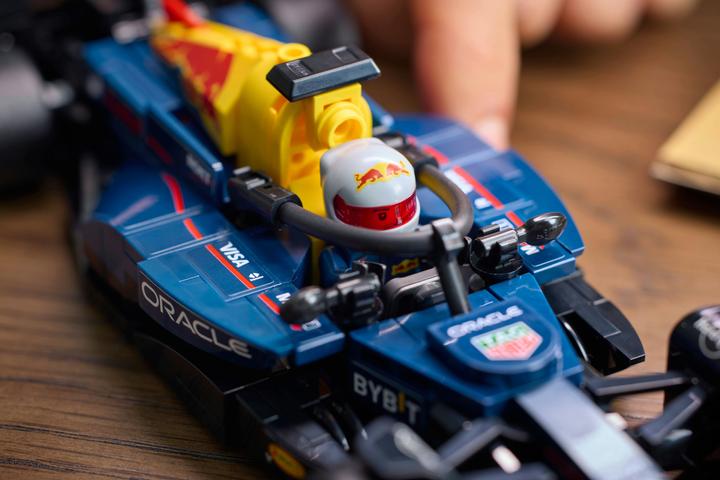 Actual product image LEGO Oracle Red Bull Racing RB20 F1 Rennauto (77243, LEGO Speed Champions)
