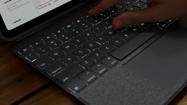 Produktbild Logitech Combo Touch (DE, iPad 2022 (10. Gen))