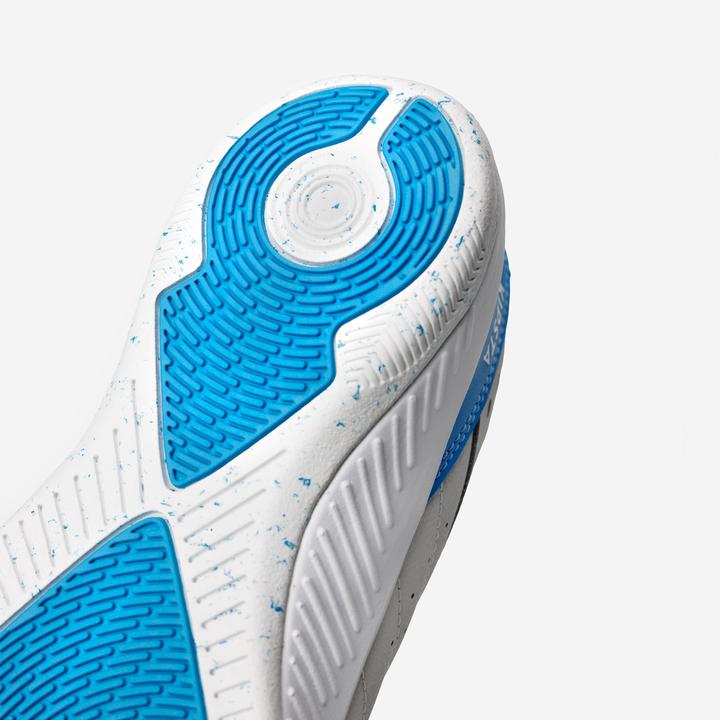Immagine prodotto Kipsta Scarpe da calcio indoor per bambini - Eskudo 500 beige/blu (30)