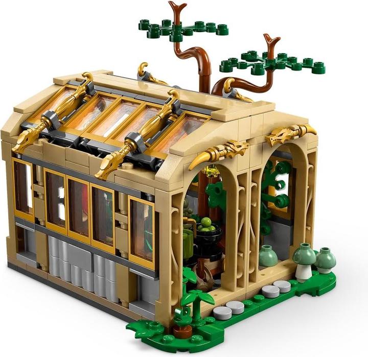 Actual product image LEGO Schloss Hogwarts: Kräuterkundeunterricht (76445, LEGO Harry Potter)