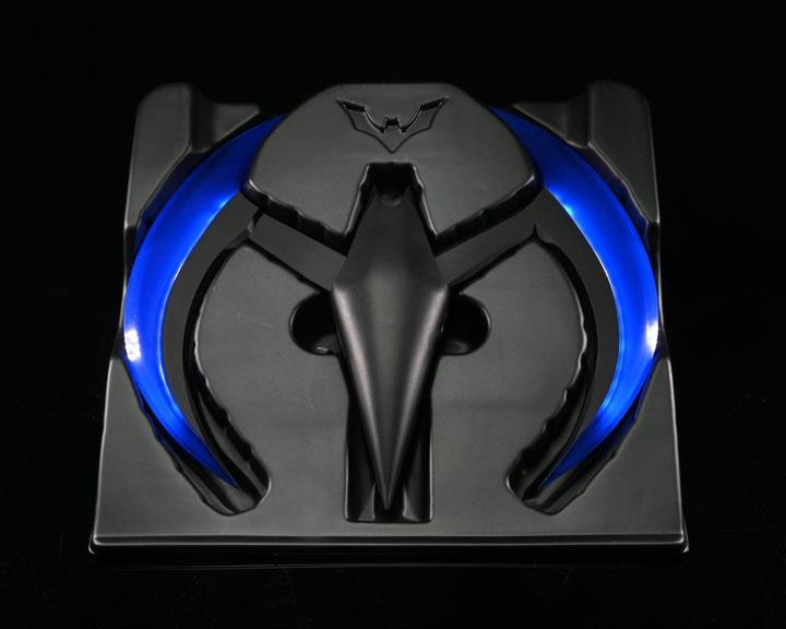 Produktbild Neca Batman Beyond : Batarang Blue Replica