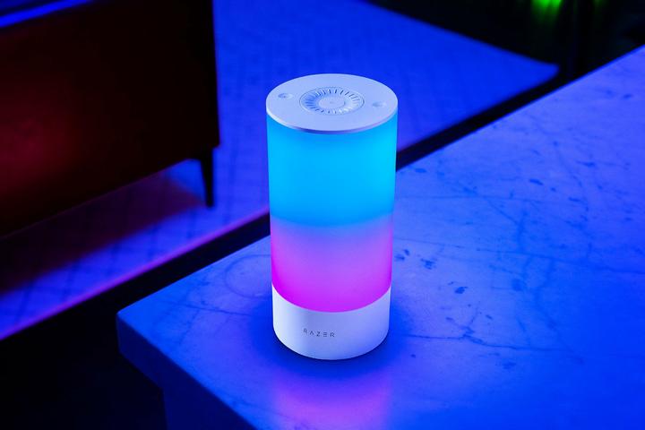 Produktbild Razer Aether Smart Lamp Pro - LED-Leuchte mit Mehrzonen-Beleuchtung (500 lm)