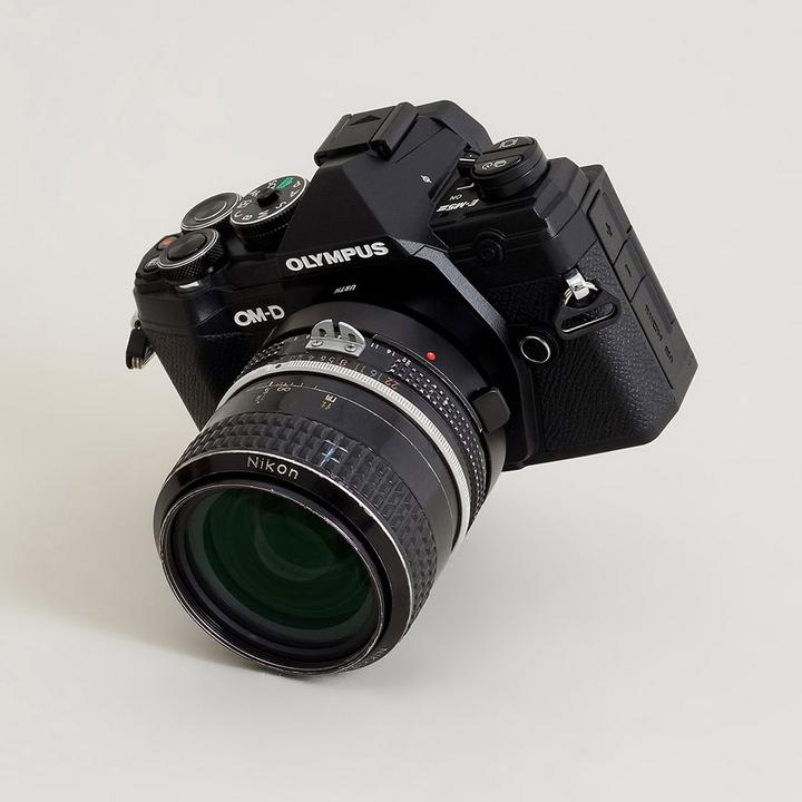 Immagine prodotto Urth Adattatore per obiettivo: Compatibile con l'obiettivo Nikon F e il corpo macchina Micro Quattro