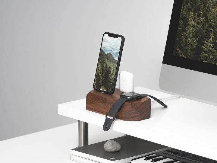 Image du produit Oakywood Triple Dock pour iPhone - Walnoot - Oplader Telefoon - Aripods - Apple Watch