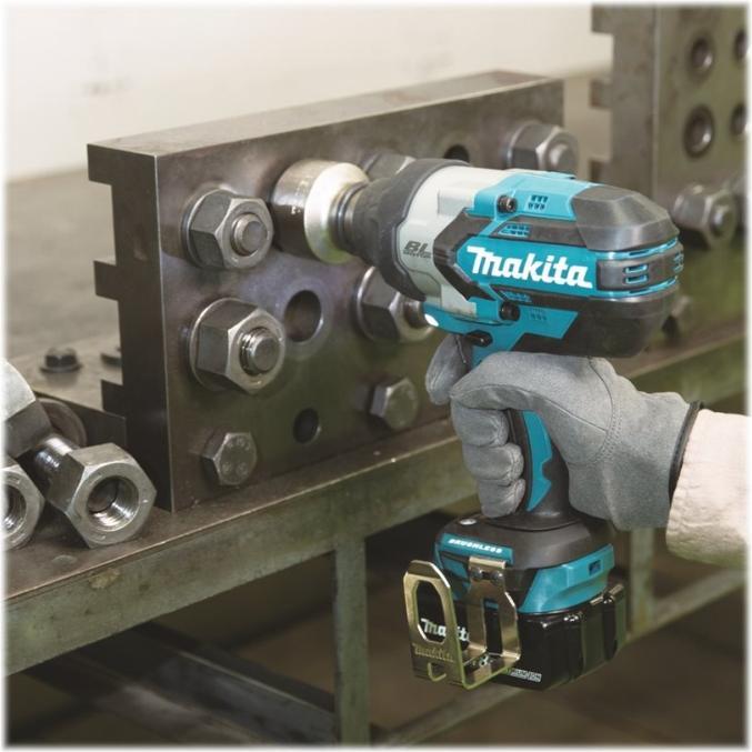 Produktbild Makita DTW1002RTJ Akku-Schlagschrauber 18V, 2x5,0Ah Li-Ion, 1000 Nm, 1 (Akkubetrieb)