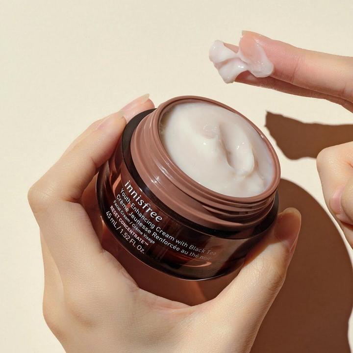 Image du produit Innisfree Crème de jeunesse au thé noir 45ml (45 ml, Crème 24h)