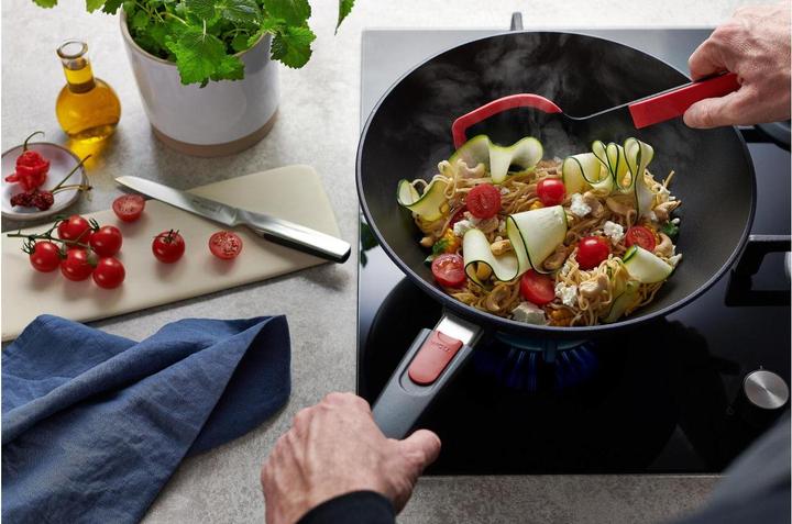 Actual product image Woll Diamond Lite (32 cm, Wok, Cast aluminium)