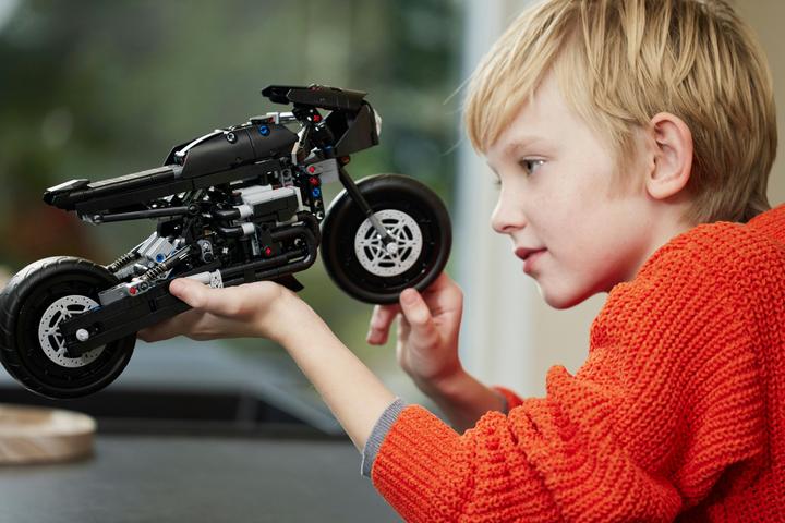 Actual product image LEGO The Batman - Batcycle (42155, LEGO Technic)