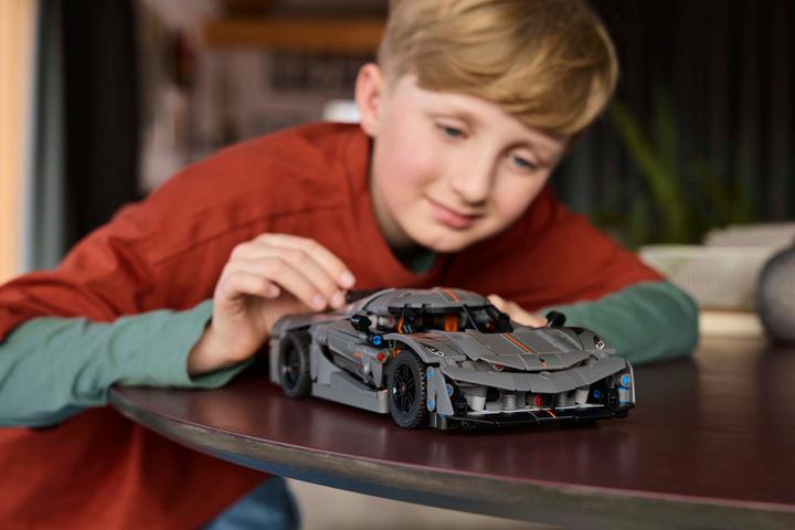 Actual product image LEGO Koenigsegg Jesko Absolut super sports car (42173, LEGO Technic)