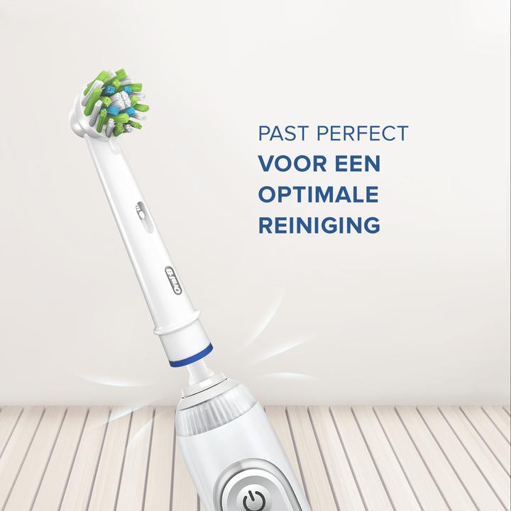 Actual product image Oral-B CrossAction (12 x)
