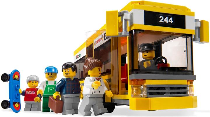 Actual product image LEGO Stadtviertel mit Bus (7641, LEGO City)