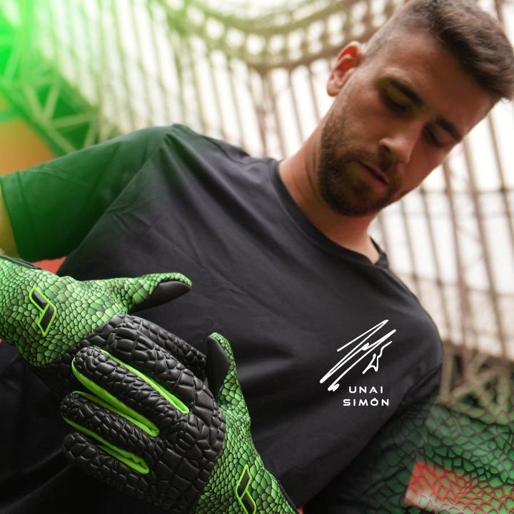 Actual product image Reusch Venomous Gold X Goalkeeper Glove (7.5)