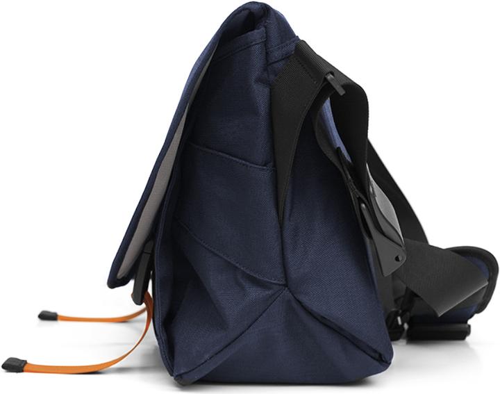 Actual product image Crumpler Dinky Di Messenger M (16") dk.sapphire