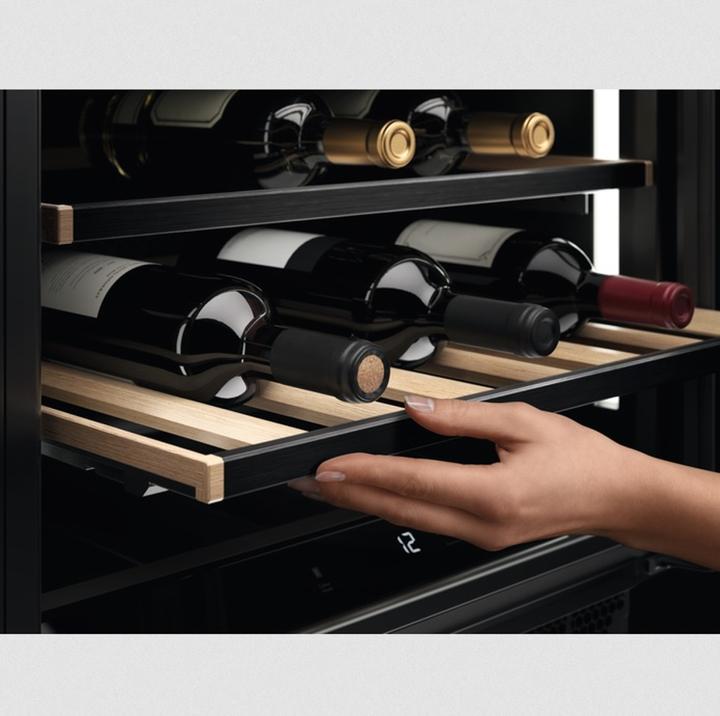Image du produit AEG AWUS020B5B 5000 Armoire de mise en température des vins / jusqu'à 20 bouteilles