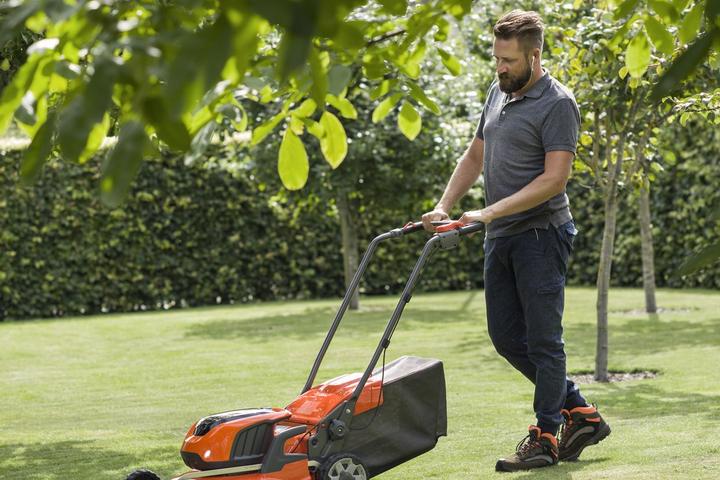 Immagine prodotto Husqvarna LC 247i (Batteria ricaricabile)