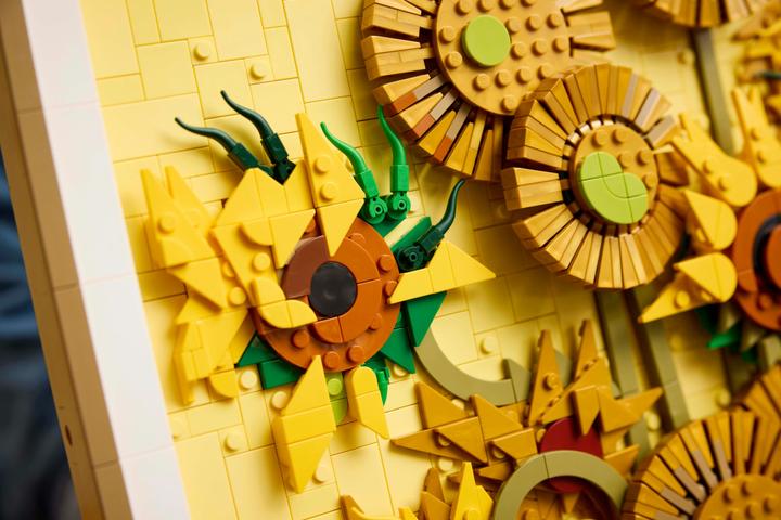 Immagine prodotto LEGO Vincent van Gogh - Girasoli (31215, LEGO DC, Set LEGO rari)
