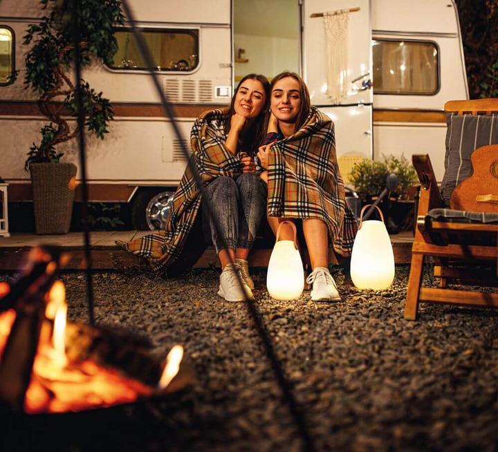 Produktbild FHL easy FHL Ruby LED tragbare Garten Tischlampe mit Trageriegem + Akku, USB 1W warmweiss RGB-Farbsteuerung d