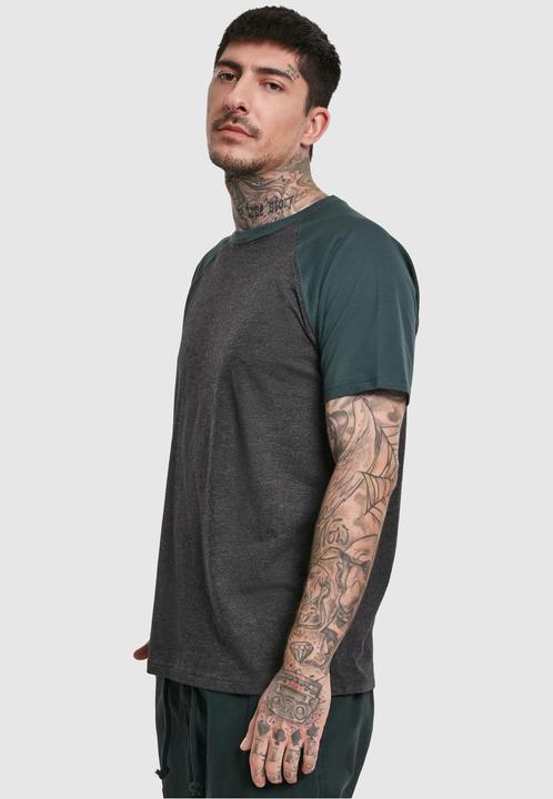 Actual product image Urban Classics Raglan Contrast Tee (5XL)