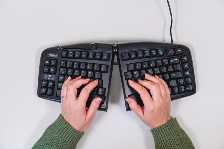 Actual product image Bakker Elkhuizen BNEGTBUS BAKKER Goldtouch V2 Split Keyboard US QWERTY black (Eng. Int., Cable)