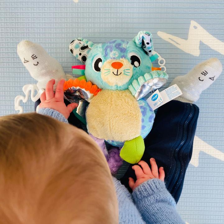 Actual product image Magni Sensory Friend cat Atka Arctic colourful