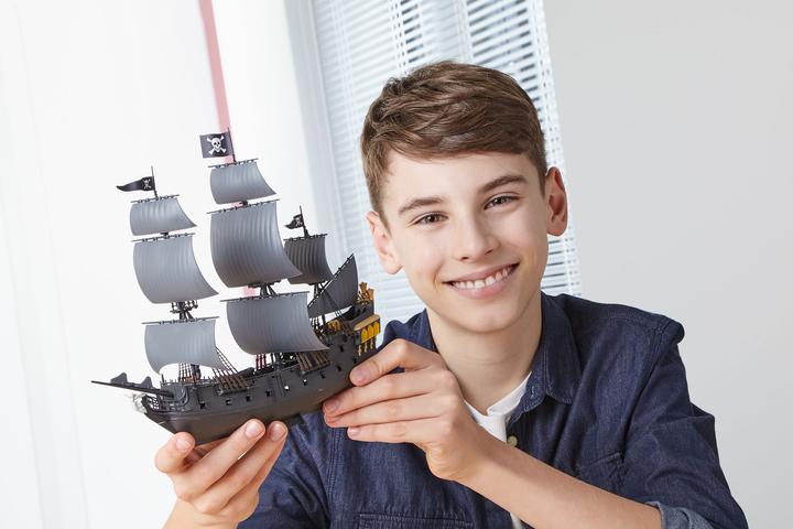 Actual product image Revell Black Pearl