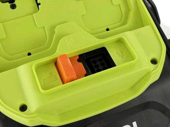 Image du produit Ryobi Tondeuse à gazon hybride (Fonctionnement sur batterie)